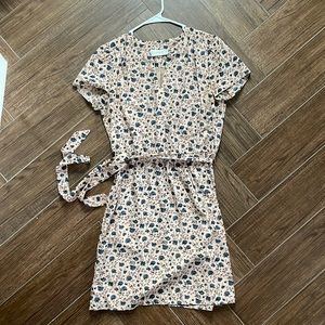 Ann Taylor LOFT peach floral dress with blue and black flowers size Medium